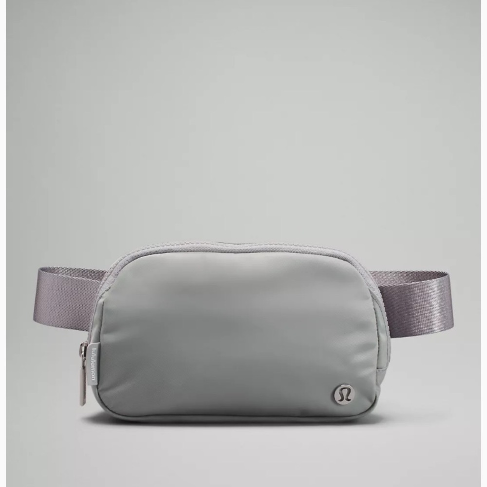 Lululemon Everywhere Belt Bag 1L in Silver Drop